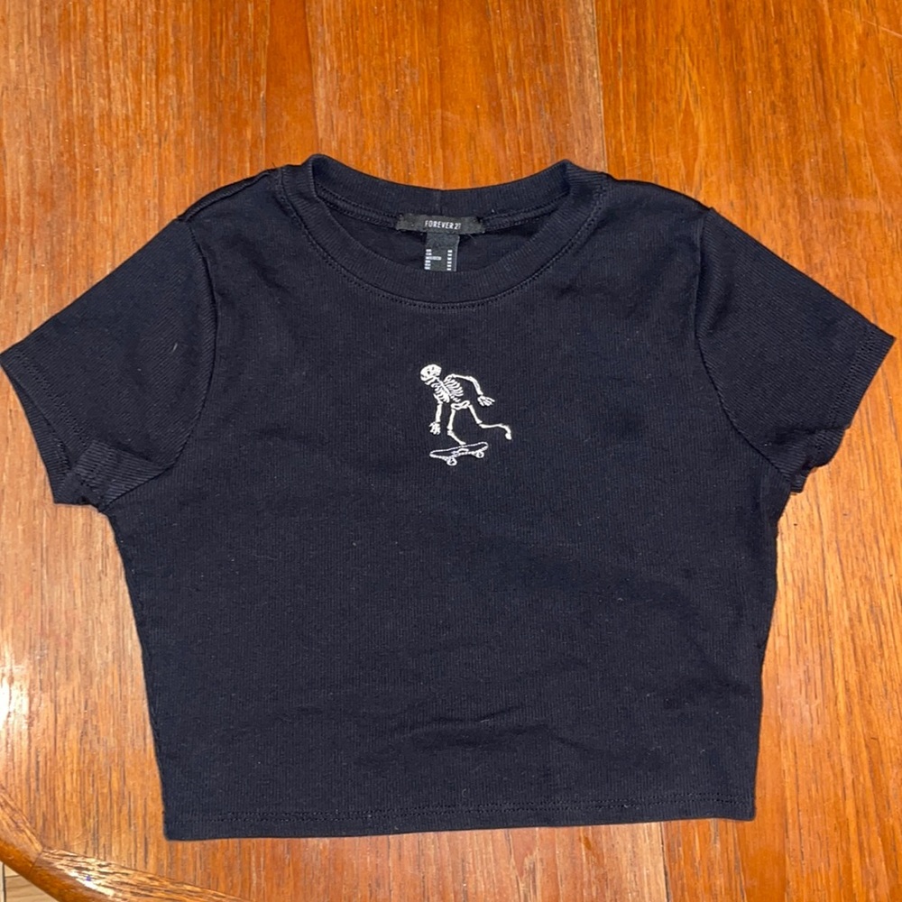 Cropped Tee with Skeleton